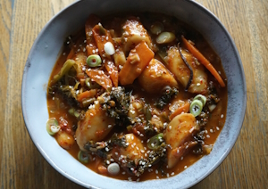 vegan tteokbokki met boerenkool en wortels thumbnail